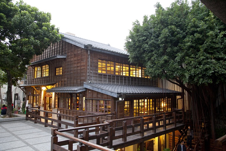 日本時代の料亭が芸茶館「十八卯茶屋」に