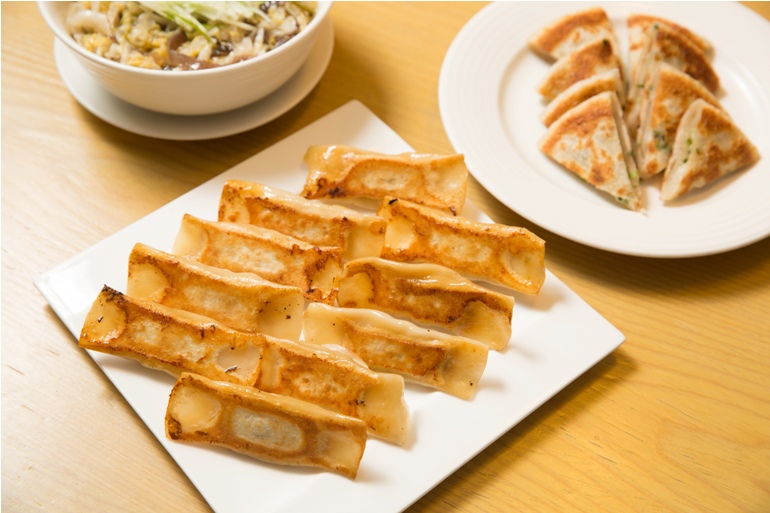 北方の麺料理、手延べ葱油餅（中華風葱焼き）、ニラ餃子