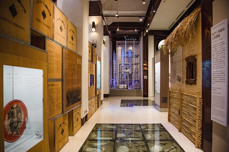 常設展示では樟脳の歴史や精製工程を紹介