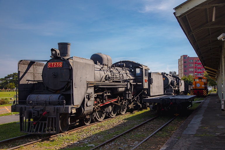 旧高雄港駅旅客ホームと蒸気機関車