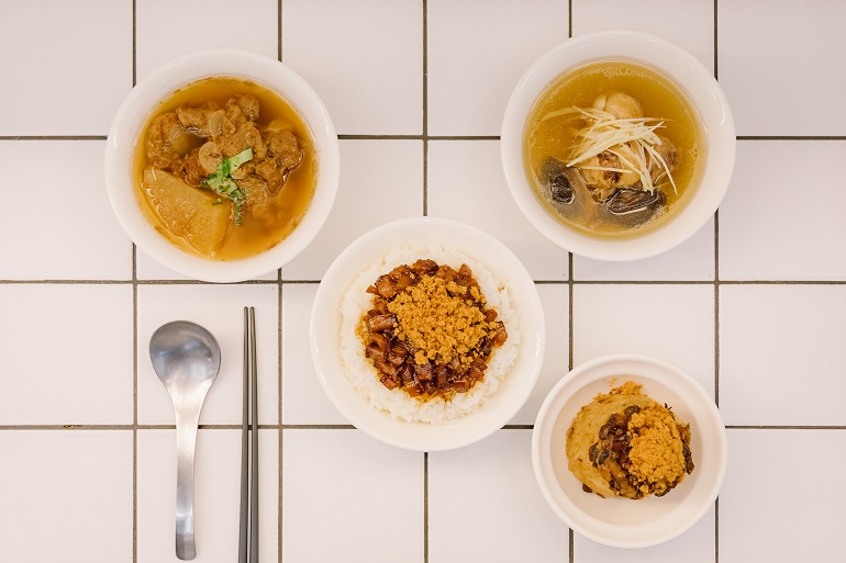 排骨酥湯、香菇燉鶏湯、魯肉飯、筒仔米糕