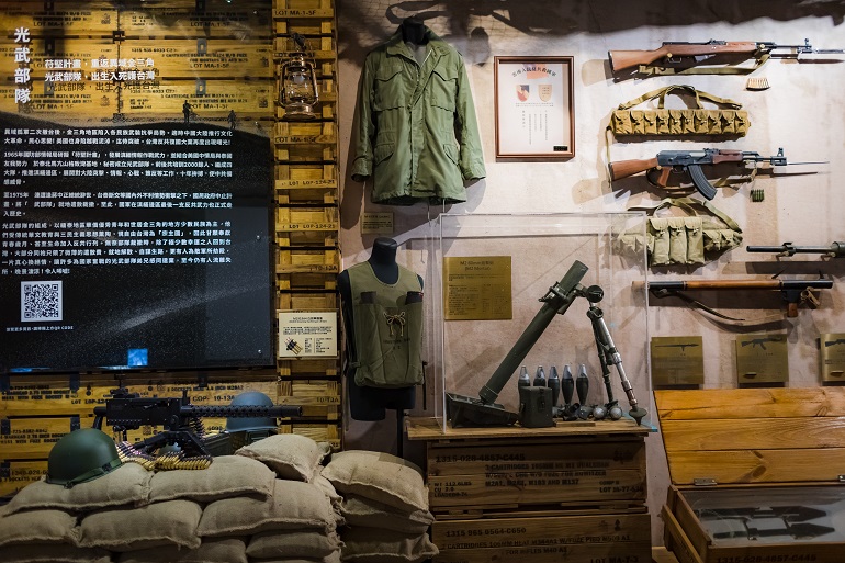 展示エリア「乱」：銃器や孤軍の歴史展示