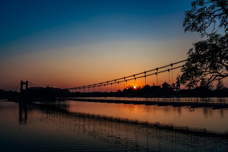 虎月吊橋の夕景