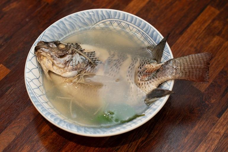 看板メニューの鮮魚湯