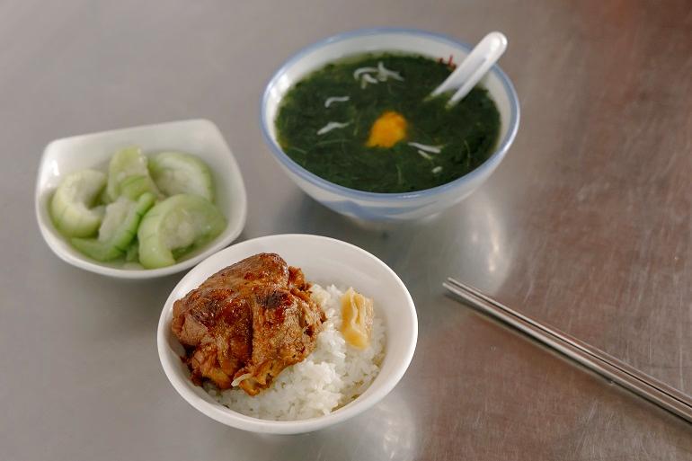 山河魯肉飯の魯肉飯と夏季限定の麻薏湯
