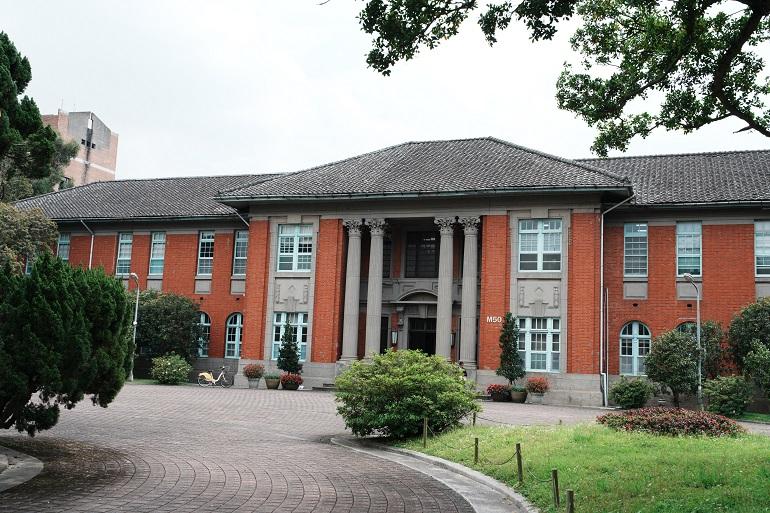 市定古跡の行政大楼(大学本部棟) 台湾大学