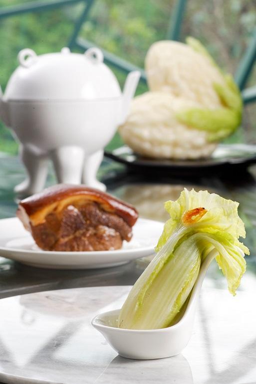 翠玉白菜と肉形石(写真/故宮晶華)