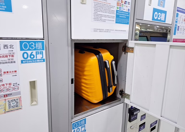 標準タイプのコインロッカーよこ